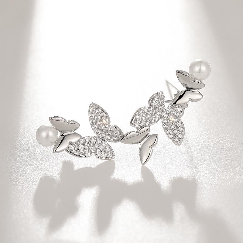 Elegant Zirconia Butterfly Brooch with Pearl Accent - Fashionable Insect Pin Accessory