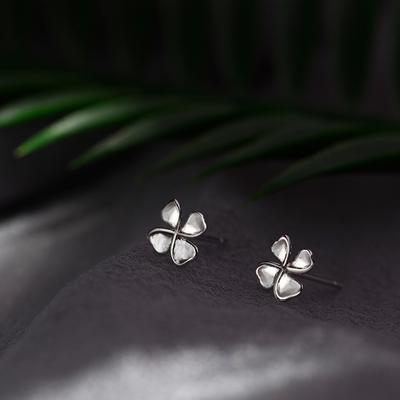 Clover Stud Earrings Women's Simple Niche Design Sense Metal Earrings Cold Wind Earrings