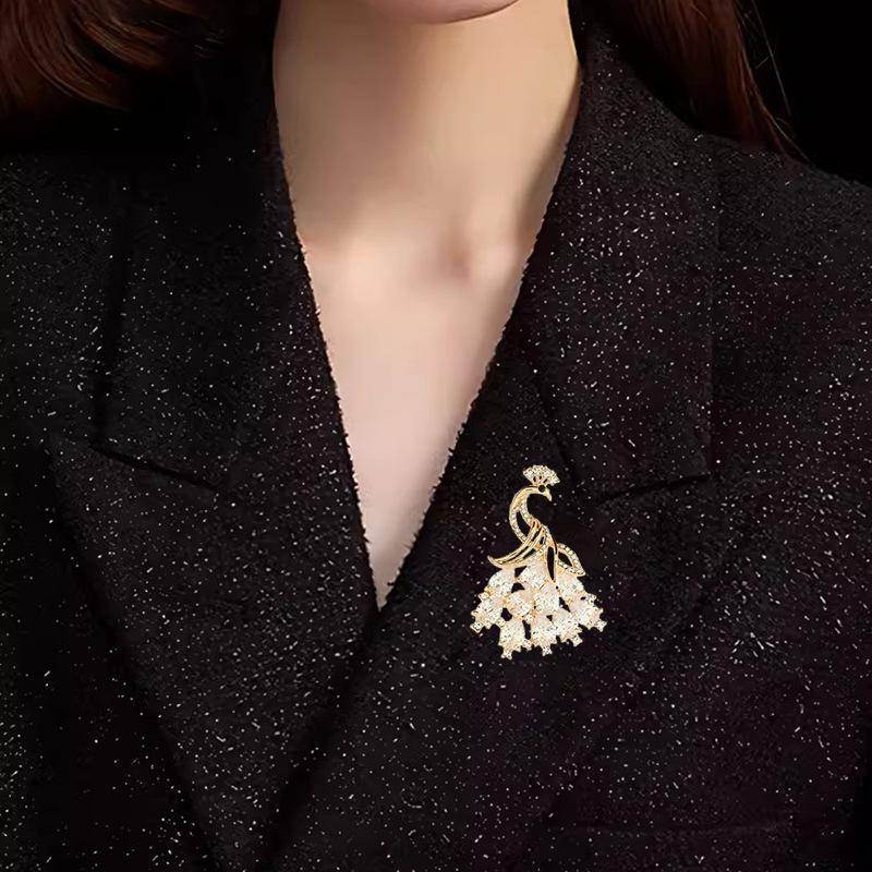 Korean Version of Peacock Brooch Badge High-end Femininity Zircon Animal Brooch Design Pin Suit Accessories