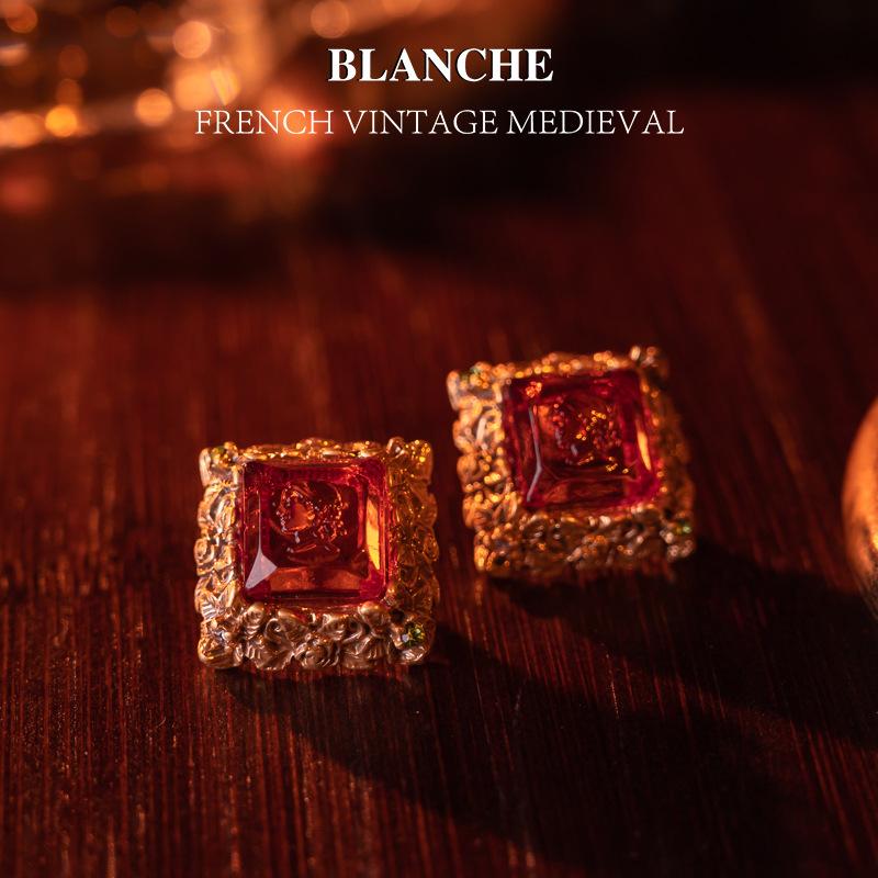 

Винтажное старое камео, латунь, позолота, рельефное, с бахромой, ретро, ожерелье-свитер, серьги-гвоздики, кавер