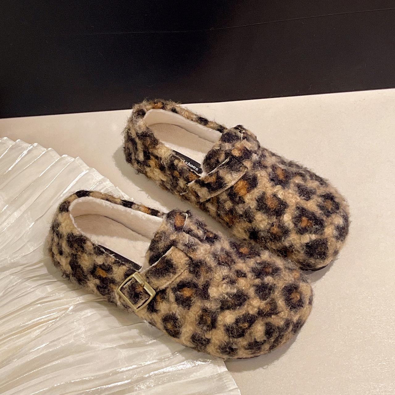 

Design sense thick-soled fluffy shoes women s new winter wear lazy versatile velvet warm all-inclusive 40 леопардовий