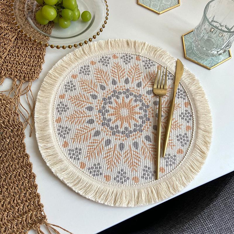 4er Set Boho Gewebte runde Tischsets Handgemachte Tischsets Gewebte Jute Quastenmatte RetroTischdekor Fransen Kaffeematte Fellknäuel Essmatte Pompom Home Decor