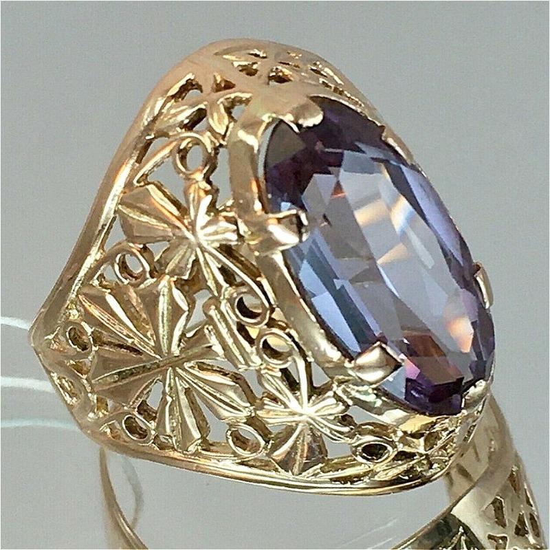 Fashion Gorgeous Purple Synthetic Zirconia Hollow Golden Ring for Women Vintage Elegant Style Banquet Wedding Jewelry Accessory