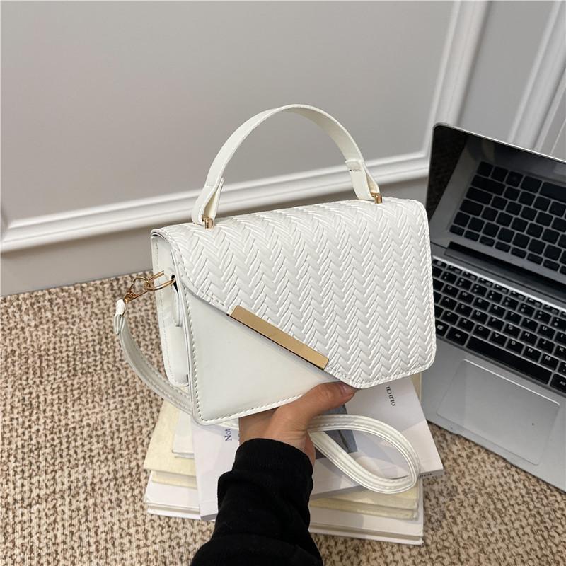 Sac bandoulière femme style urbain en PU avec bandoulière chaîne pour un usage quotidien décontracté