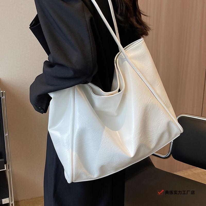 Large-capacity Bag Women's Bag, New Silver Shoulder Bag, College Student Commuter Tote Bag, White and Black Traditional Practice