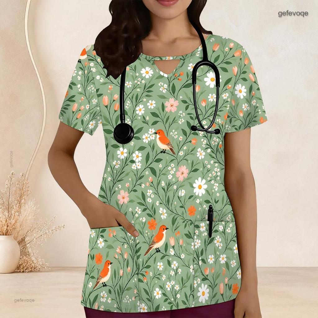 Top de uniforme rosa floral para mujer de talla grande, cuello con ojo de cerradura, manga corta, con bolsillos delanteros
