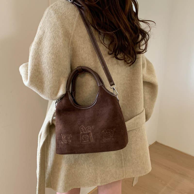 Retro Niche Matte Bag Women's 2025 New Exquisite Versatile Messenger Bag Fashionable Super Fire Handbag Small Bag