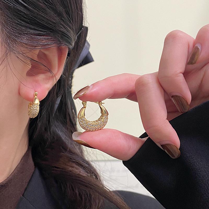 Sparkling Micro Inlaid Zircon Metal U-shaped Earrings for Women's Light Luxury Jewelry Christmas Party Exquisite Ear Accessories