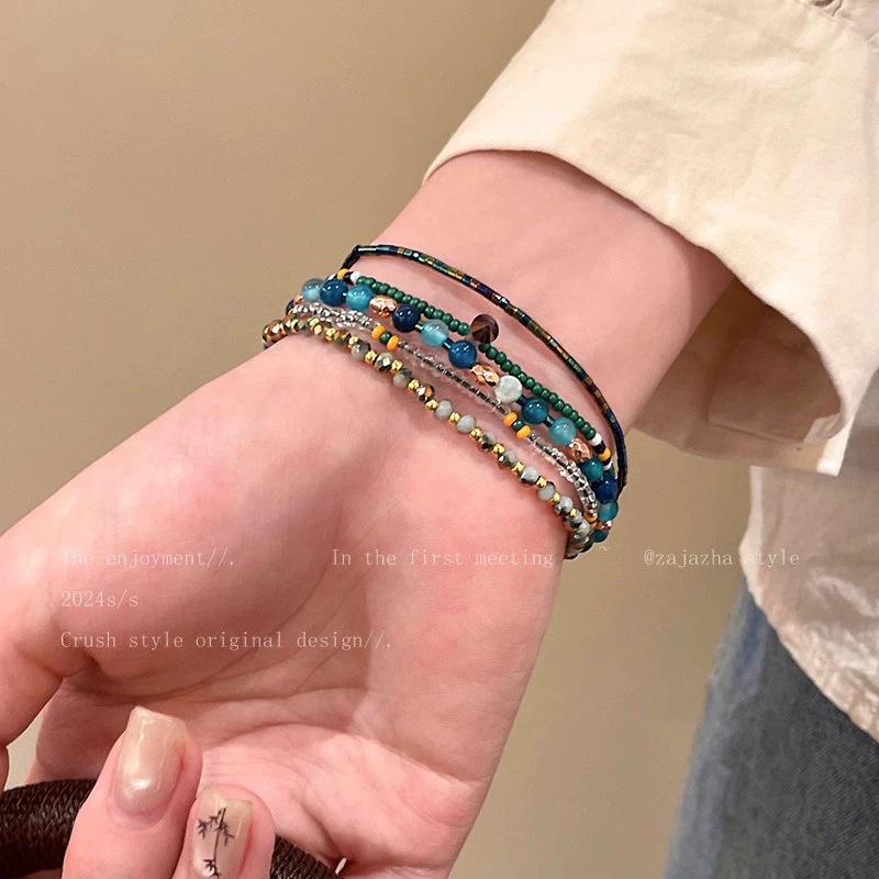 Buntes mehrschichtiges Perlenarmband - Elegantes und raffiniertes Handaccessoire für Damen mit verstellbarem Design