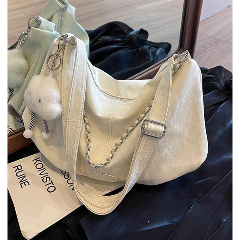 Popular bags women's new high-end shoulder bags large-capacity commuter dumpling bags women's messenger bags