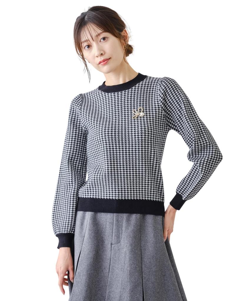 Mishmash Feminine Knit Sweater with Long Sleeves and Simple Houndstooth Women's Brooch, Pattern, Black/White