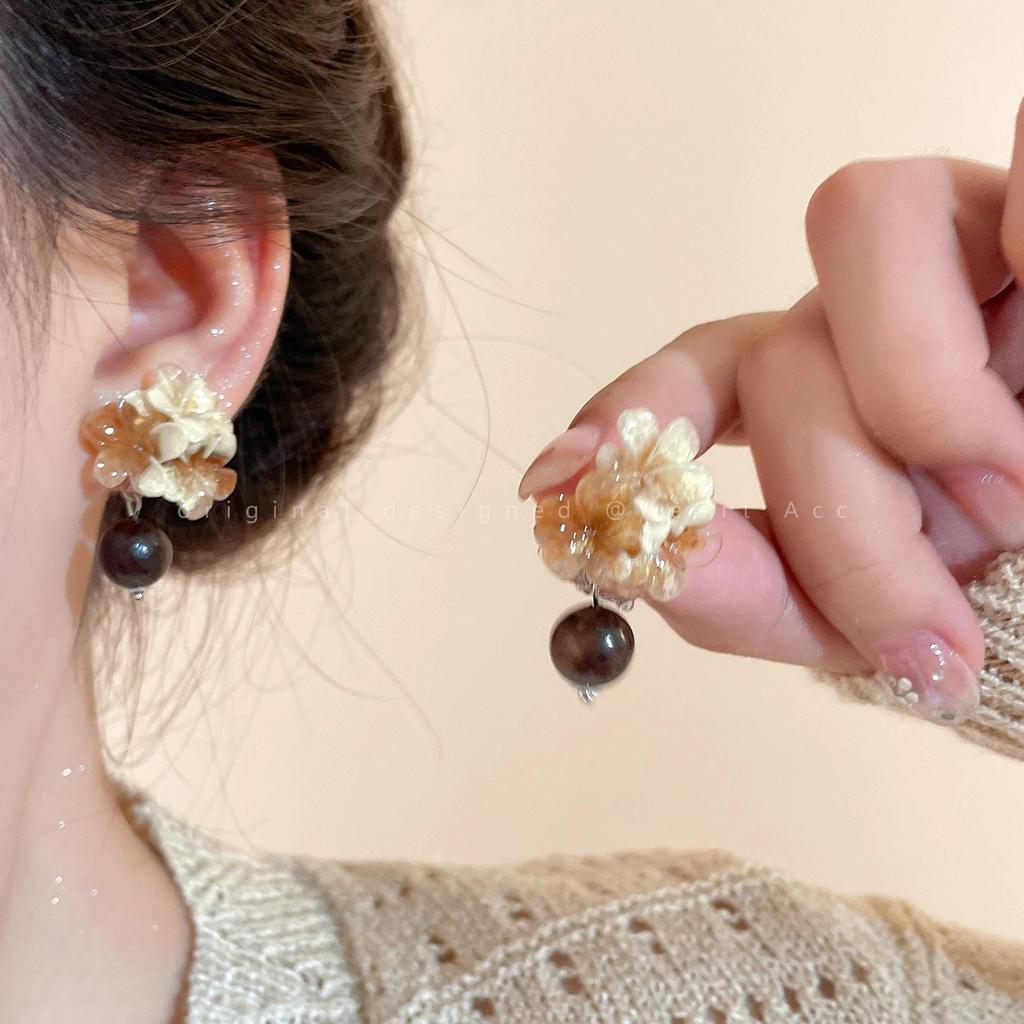 New Chinese retro smudged flower earrings women's autumn and winter temperament advanced stud earrings Hong Kong style atmosphere earrings