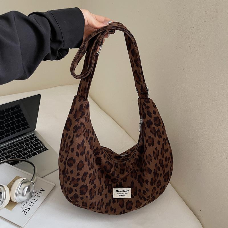 

Новая корейская повседневная сумка-тоут с леопардовым принтом, высокая ценность, ретро, большая вместимость, тканевая сумка, женская студенческая иностранная сумка-мессенджер