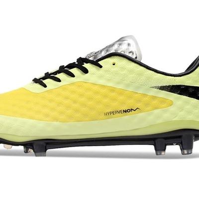 Încălțăminte specială pentru sport – Ghete de fotbal