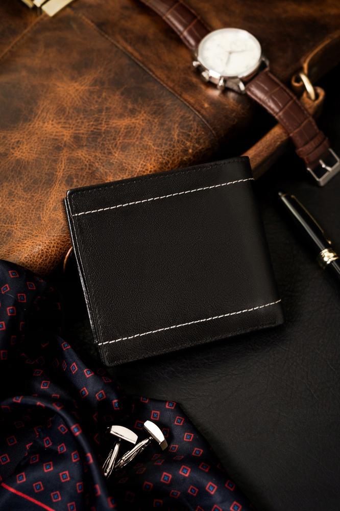 Classic Men's Wallet Made of Natural Leather - Peterson