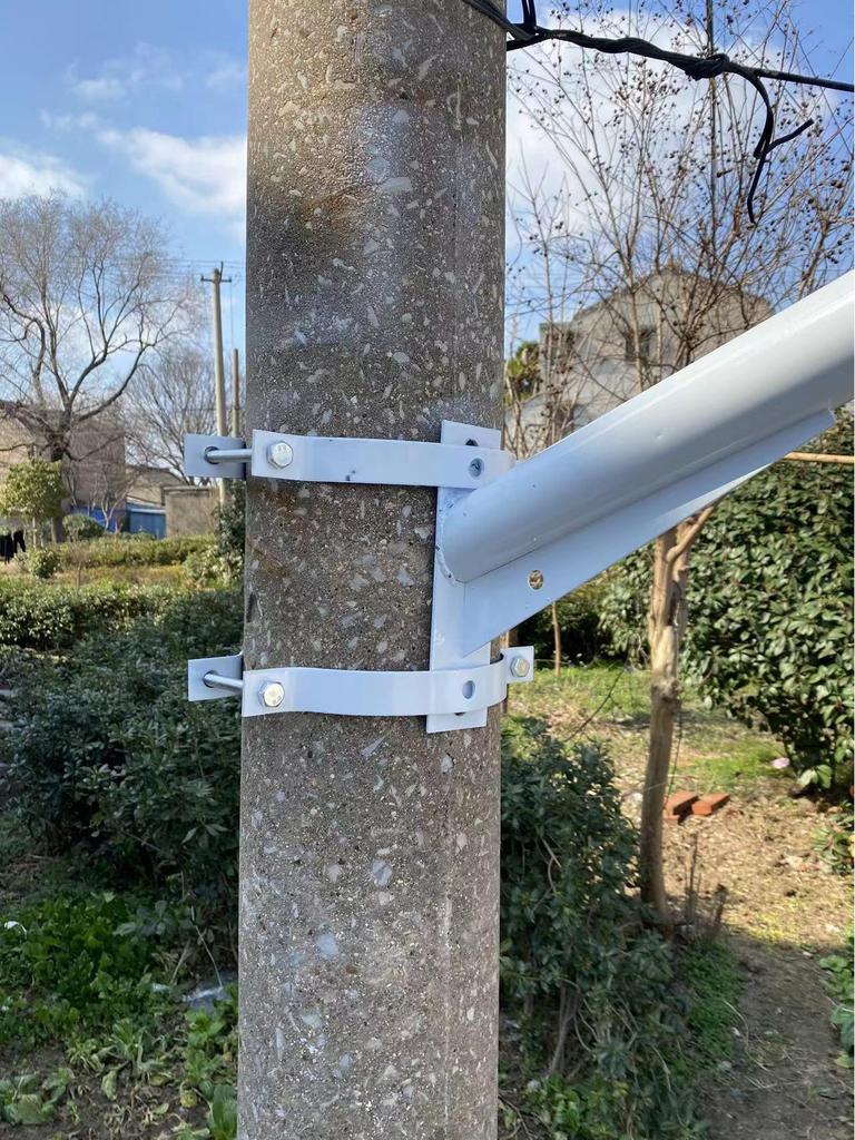 Wall-Mounted Cantilever Streetlight for Courtyard and Utility Pole