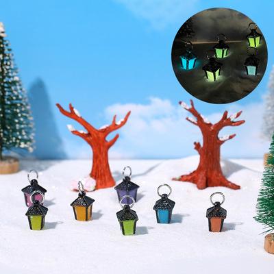 1Set Mini Leuchtende Hängende Baum Laternen Ornament Retro Kleine Lampe Modell Micro Landschaft Dekoration Puppenhaus Miniatur Spielzeug