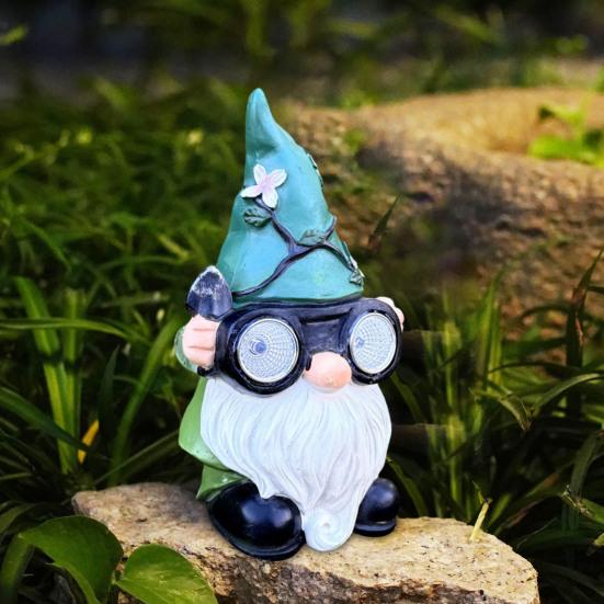 Garden Gnome Statue Outdoor Gnome Sculpture with Solar Lights Resin Gnome Holding Telescope Decoration for Lawn Yard Patio