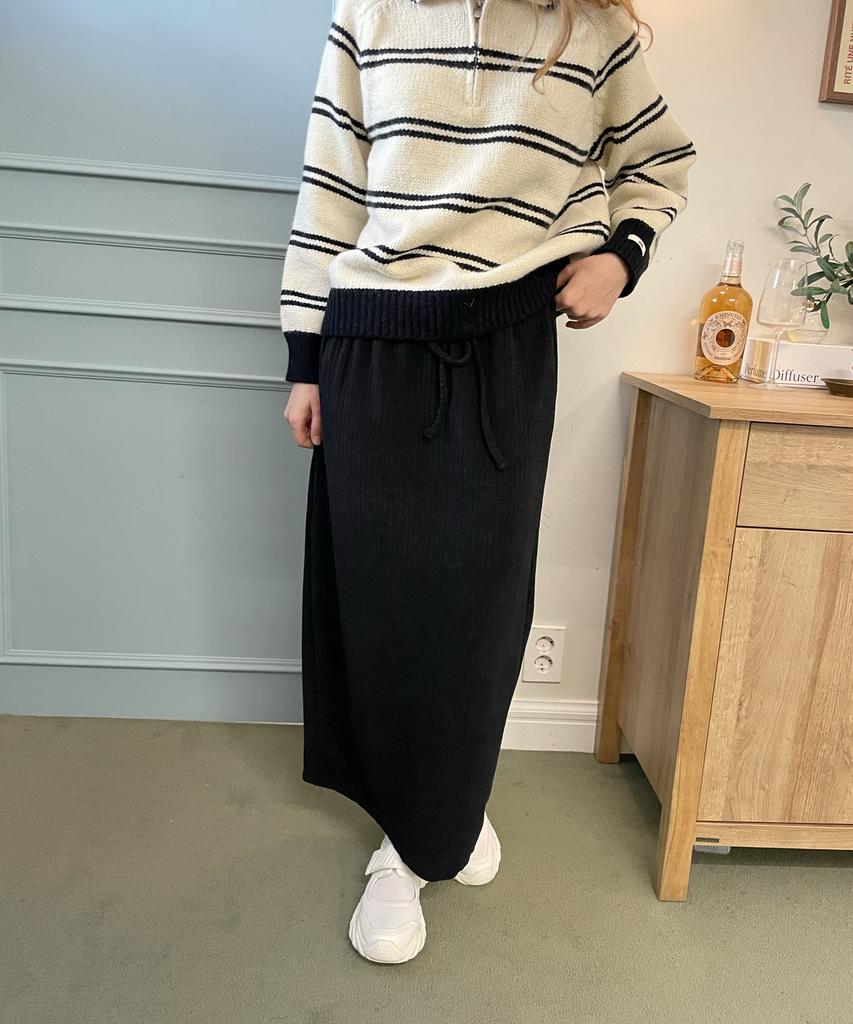 Delaidy Halcyon Corduroy Long Skirt (Black)