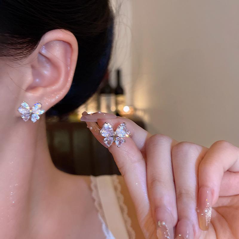 Orecchini a Bottone in Argento 925 con Zircone e Perla a Fiocco - Design Coreano Retro di Alta Gamma