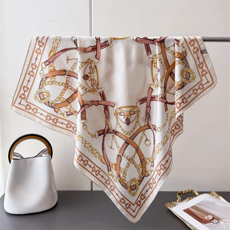 

Элегантный конный принт Имитация шелкового платка Квадратный платок Премиальная шаль Универсальный шейный платок Маленький квадратный платок Головной платок Unilateral 66-70CM