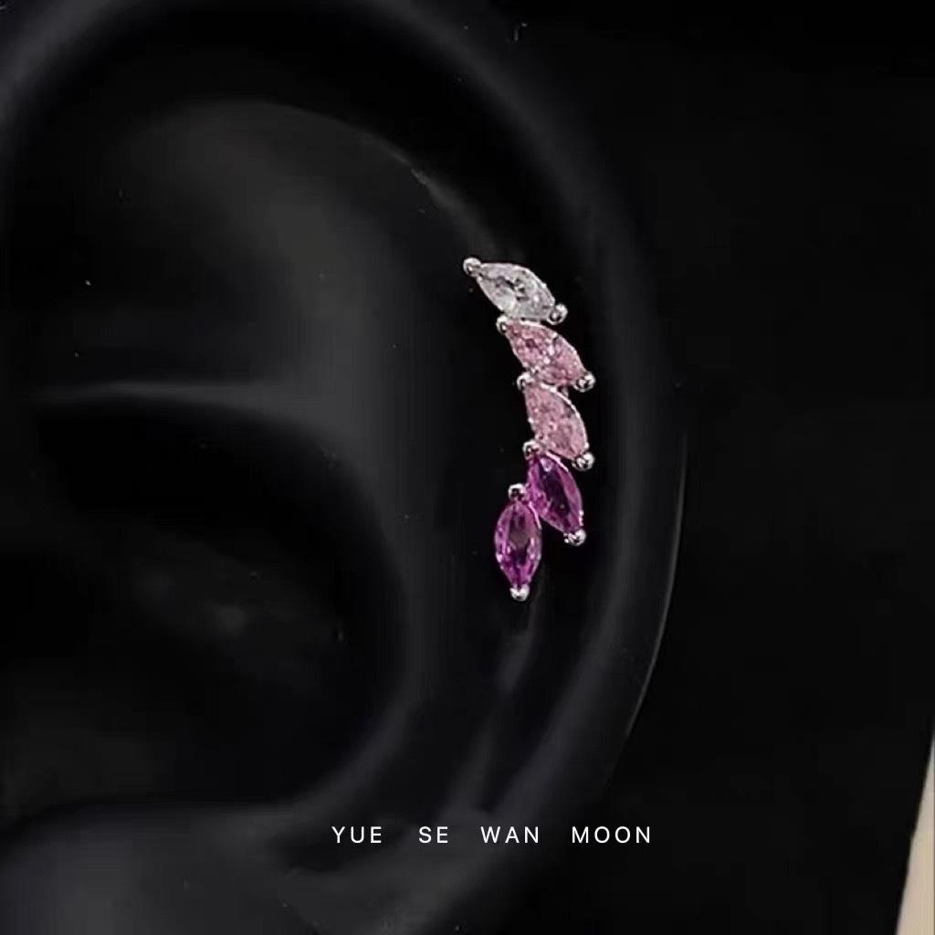 Яркие градиентные серьги-гвоздики с перьями, бриллиантом огранки маркиз и титановой сталью