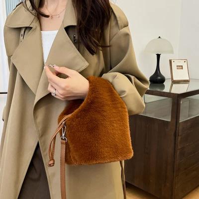 Premium and Niche Plush Bag for Women In Winter  Elegant Crossbody Bag  Casual Cord Bag  Bucket Eimerbeutel Bag