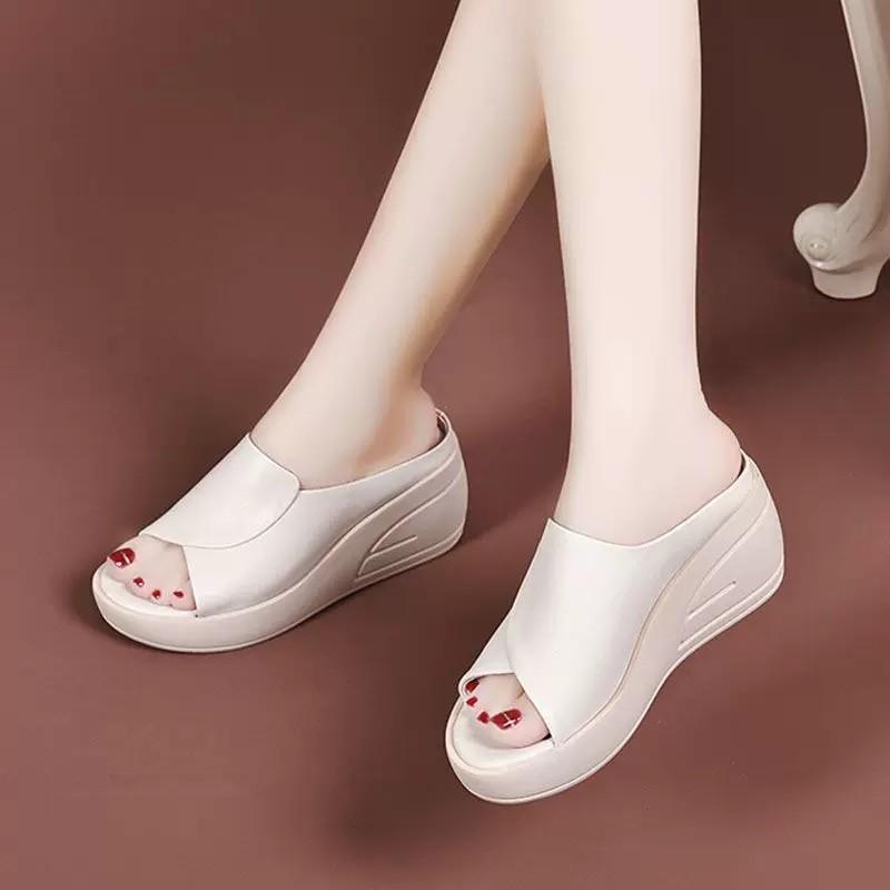 

Весна и лето новая уличная обувь танкетка крутые тапочки модные маффины толстая подошва увеличивающие рост однословные крутые тапочки 42