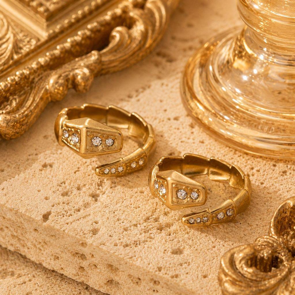 French Stainless Steel 18K Gold-Plated Ring with Inlaid Diamond and Luxurious Design