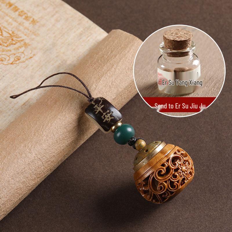 Green Sandalwood Vintage Hollow Sachet Keychain Aromatherapy Pendant