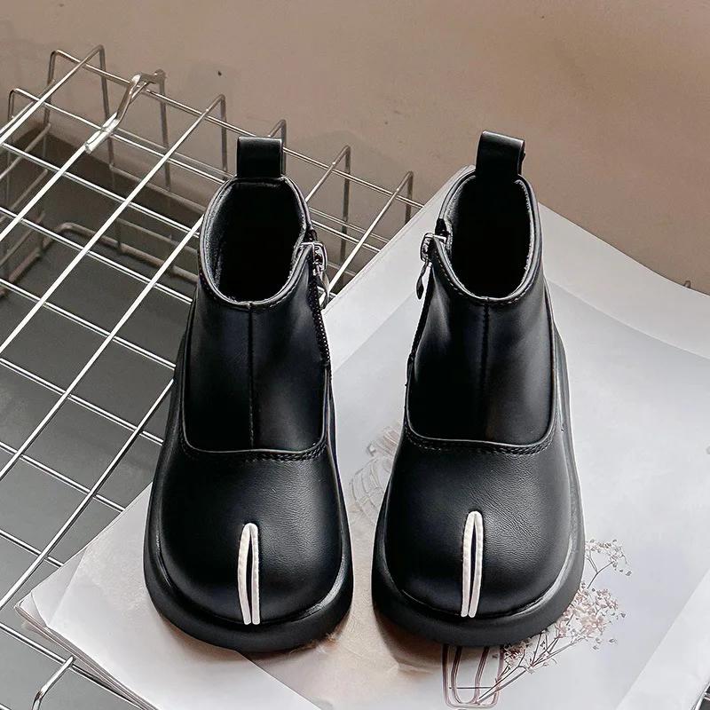 

2024 Детские короткие ботинки для девочек Осень Зима Новая мода Корейские Мягкие Противоскользящие Повседневные Универсальные Сохраняющие тепло Кожаные туфли 23 чёрный