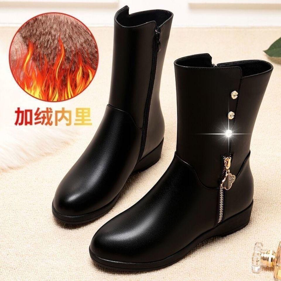 

Мягкая кожа мягкая поверхность мягкая подошва утолщенные теплые полусапоги 2025 новые нескользящие на плоской подошве короткие сапоги женские 35