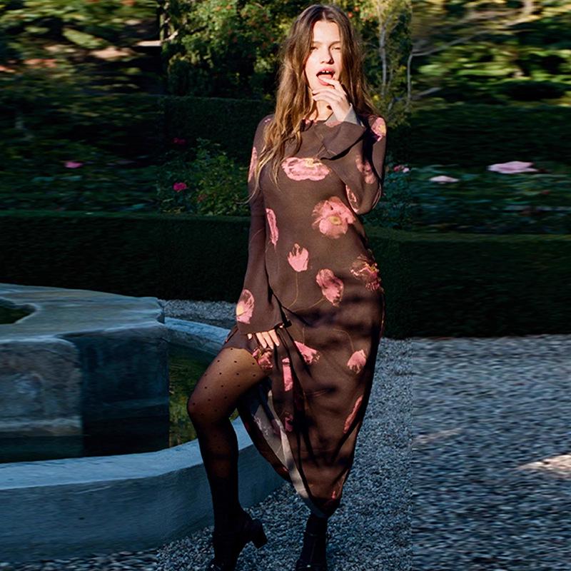 

2025 French Retro Silk Long Dress with Bell Sleeves & Boat Neck Small коричневий
