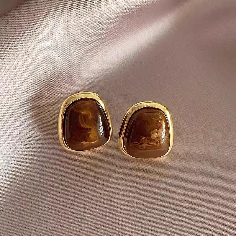 Silver Needle Maillard Four-leaf Clover Stud Earrings Hong Kong Style Retro Temperament Commuter Earrings