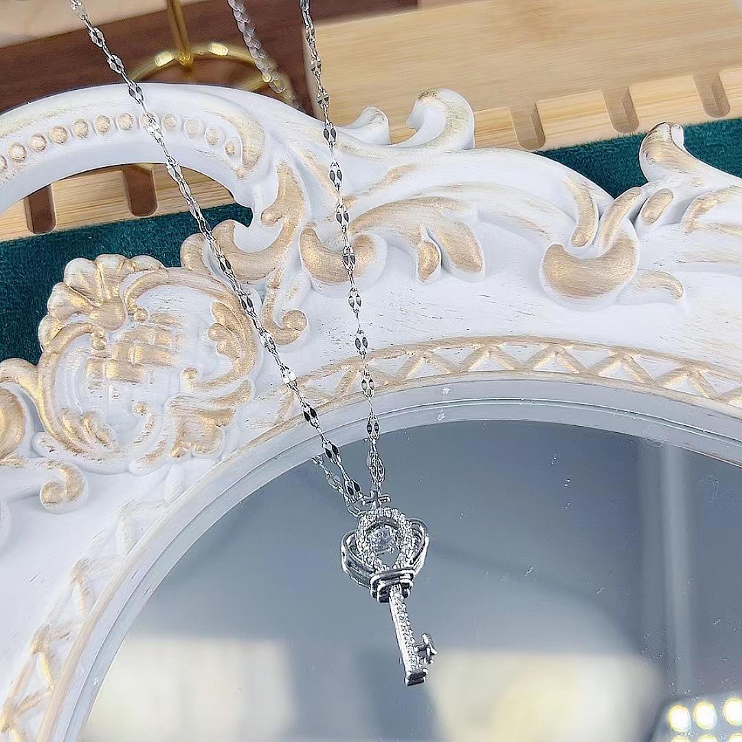 

Women s Titanium Steel Key Pendant Necklace - Light Luxury Clavicle Chain, Fashion Jewelry Christmas Gift серебряный