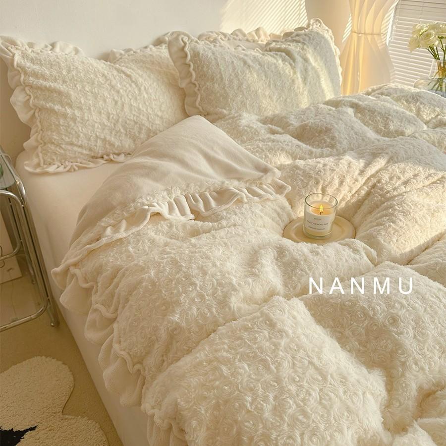 

Кремовая роза | Сказочное кружево Утолщенный молочный флис Четыре предмета Зимний флис из кролика рекс 1.8 Простынь 1.8m 4pc/ 200 * 230cm Quilt Core