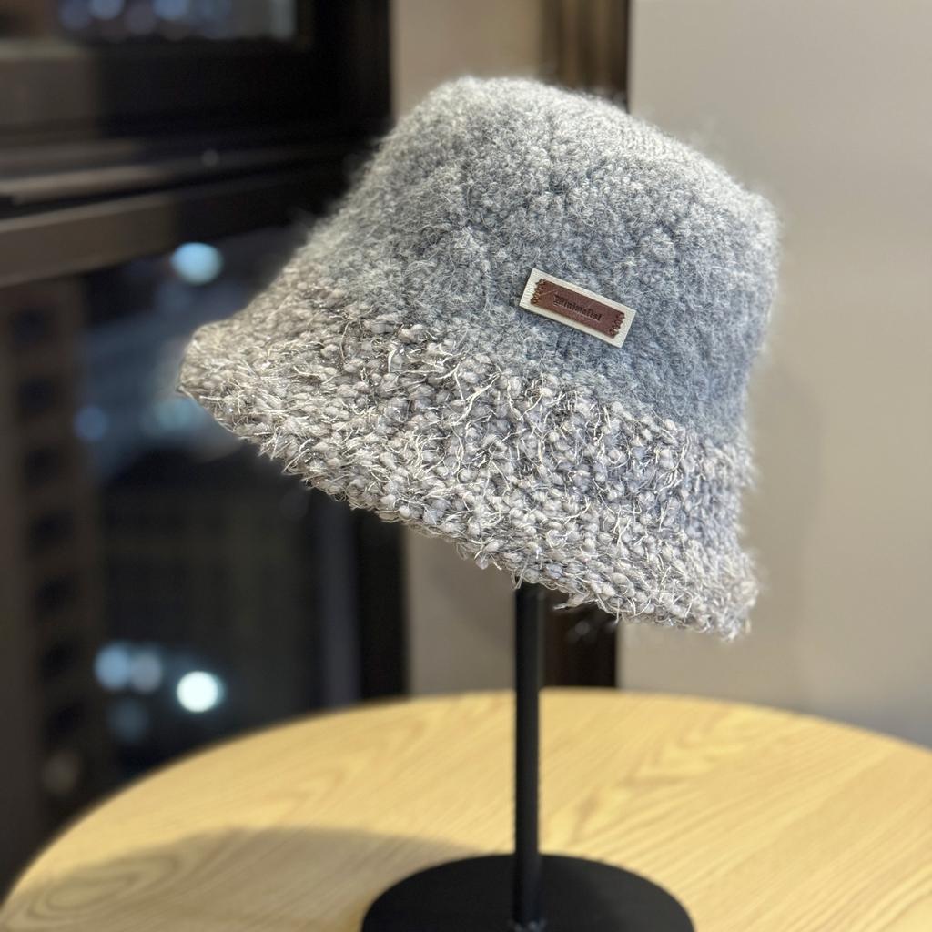 Neuer Plüsch Warmer Fischerhut aus heller Seide für Damen im Herbst und Winter Koreanische Version Vielseitig Gesicht zeigend Kleiner Topfhut Kurze Krempe Bucket Hat