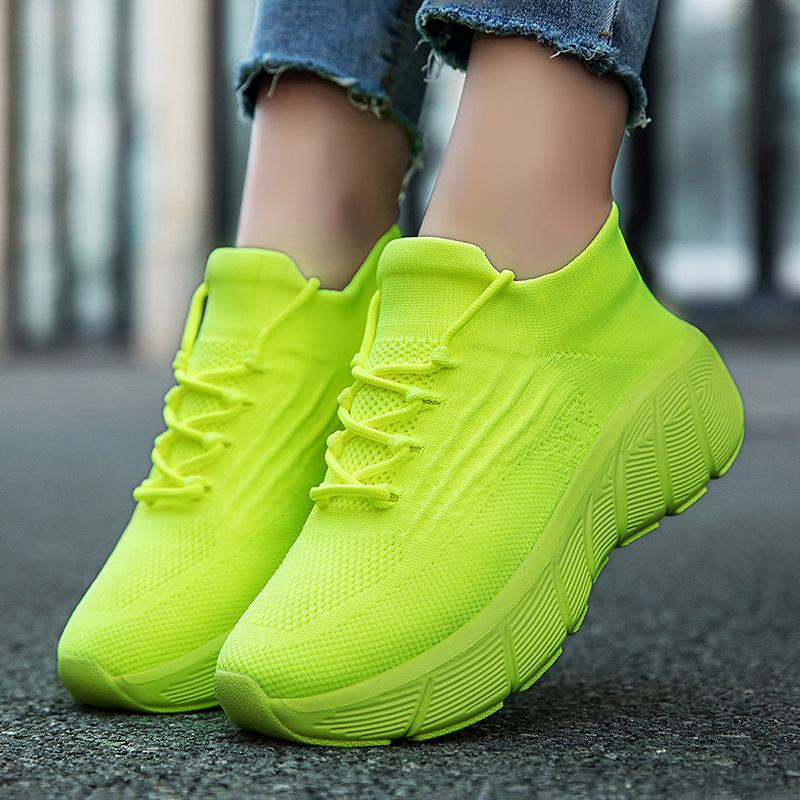 New casual single shoes large size soft sole breathable sports breathable shoes medium and low top socks shoes