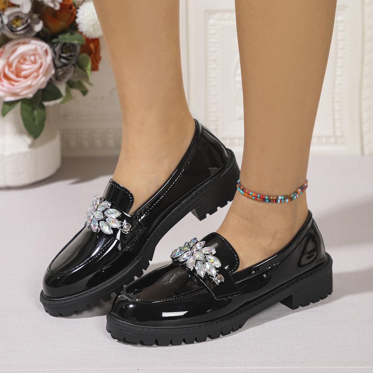 

Женские лоферы на толстой подошве, большого размера, для маленькой ноги, в новом ретро британском стиле 2025 года, универсальные черные лоферы, туфли-одинарки на толстом каблуке 36 чёрный