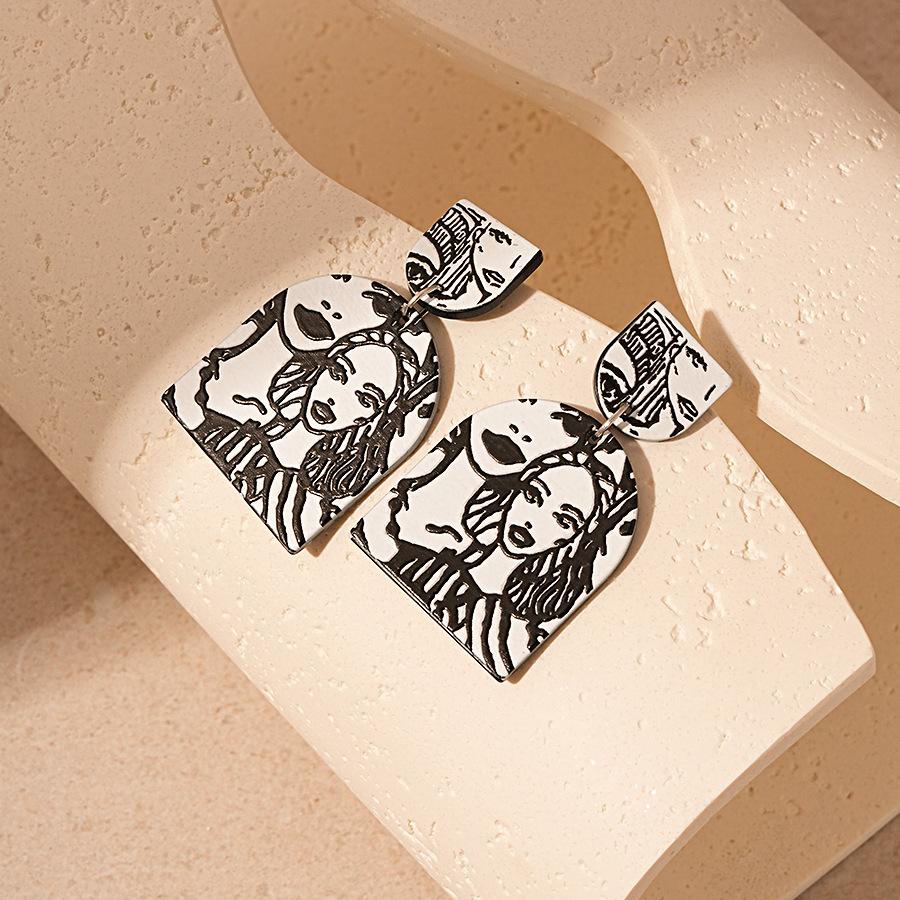 Black and White Polka Dot Striped Leather Earrings for Women Personality Exaggerated Drop Earrings Simple High-end Zircon Gift