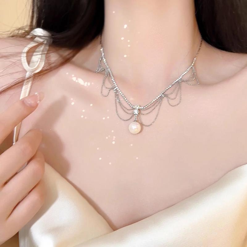 Dinner Princess Pearl Necklace: Luxurious & Exquisite Clavicle Chain for Women