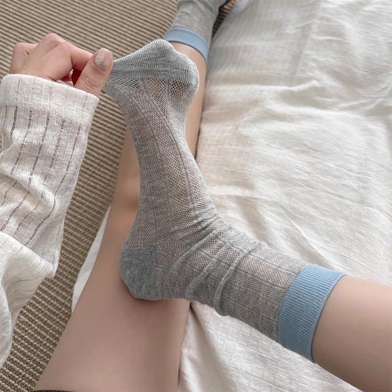 Calzini da donna a rete tinta unita a tubo medio estivi leggeri traspiranti alla moda con bordo ondulato stile balletto calzini casual