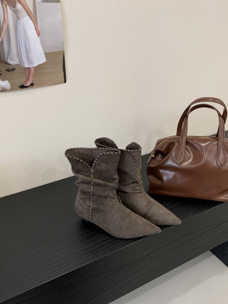 2025 Autumn New Retro Low-heeled Maillard Short Boots Pleated Thin Pointed Pile Boots Women