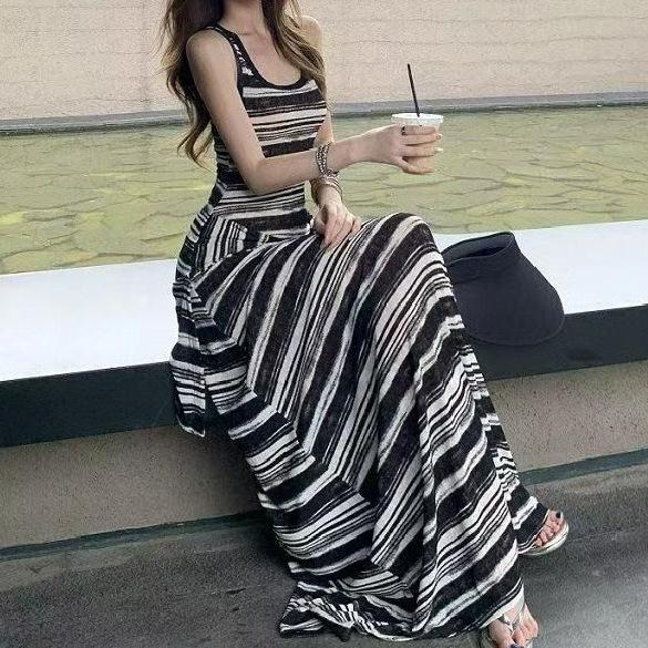 Contrasting Color Striped U-neck Dress Women's New Vacation Style Sleeveless Waist Drape Long Vest Skirt Tight