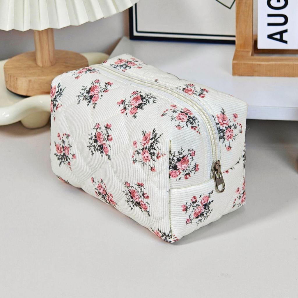 Large Capacity Little Bear Print Makeup Bag – Portable Girlish Polyester Toiletry Storage