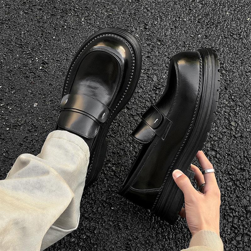 

2025 мужские новые трендовые универсальные кожаные туфли на толстой подошве с увеличением роста в британском стиле, удобные маленькие кожаные туфли 3300-J 38 чёрный