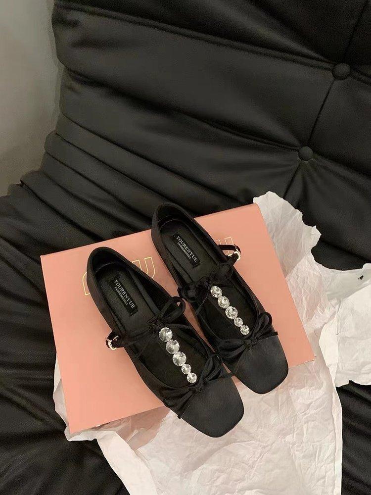 

Fairy flat-bottomed French square head single shoes women s shoes half-towed outside wearing cool slippers 2025 new rhinestone Mary Jane 35