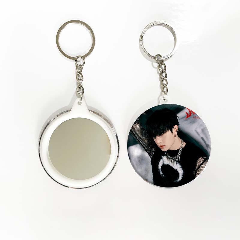Stray Kids Portachiavi Specchio Rotondo Membro Album ATE Specchietto Tascabile Kpop Idol Carino Ciondolo per Borsa Accessorio per Zaino Merchandising per Fan Oggetto da Collezione Regalo