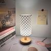 Nordische Massivholzbasis USB-Lampe Schlafzimmer Nachttisch Arbeitszimmer Wohnen Bett LED Dreifarbig Warm Augenschutz Nachtlicht