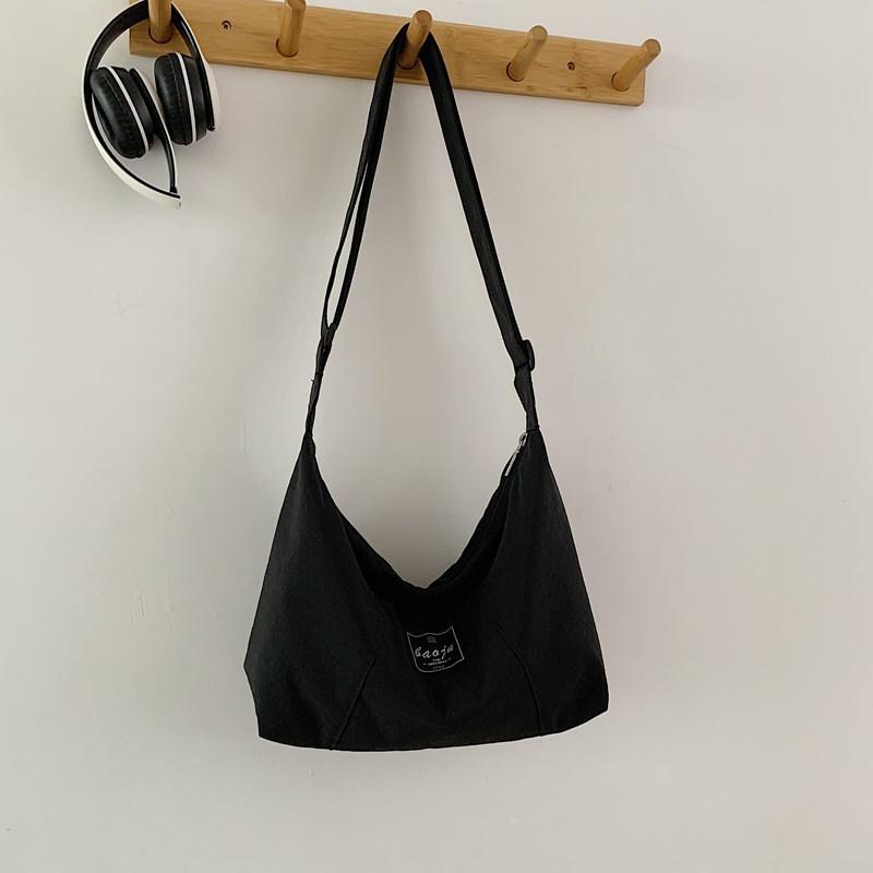 2025 new spring large-capacity single-shoulder cross-body retro simple foreign commuter women's bag fashionable casual tote bag